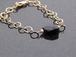 Gold Onyx link bracelet - £30.37 GBP