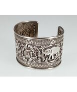 Gorgeous Repousse Elephant Sterling Cuff Bracelet 47mm Wide, 86.7g - €783,51 EUR