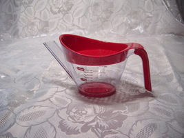 Betty Crocker Plastic measuring cup with removable lid - £6.28 GBP