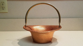 Vtg Copper 8&quot; Hamered Basket w/ Brass Handle By Coppercraft Guild Taunton Mass - £15.49 GBP