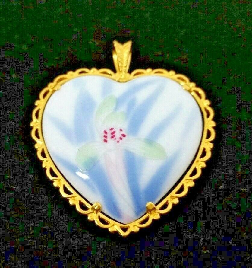 Vintage Heart Pendant Danbury Mint World's Great Porcelain Houses Collection - $25.99