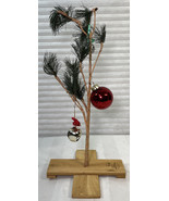 Peanuts Charlie Brown&#39;s Christmas Tree 14&quot; MIB No Tree Skirt - $242.71 MXN