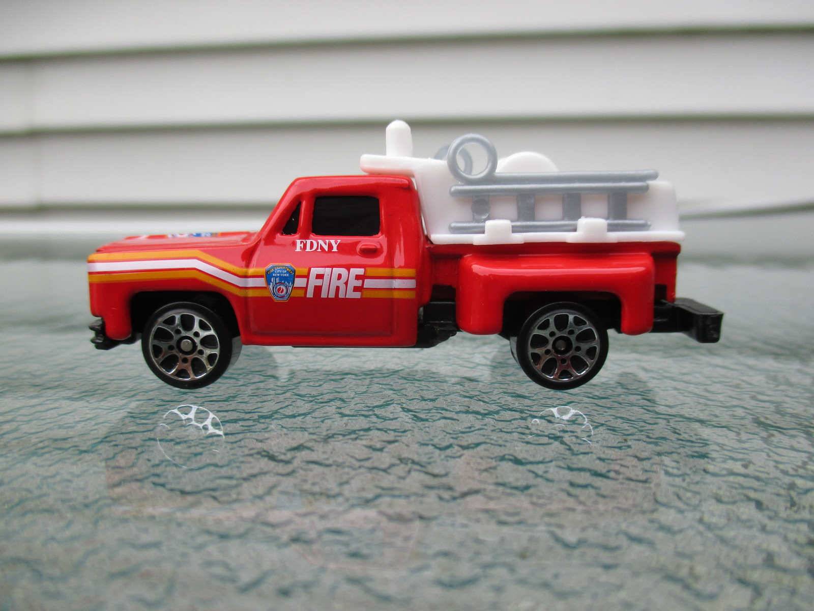 Daron Realtoy, FDNY, Rescue Truck - $4.00