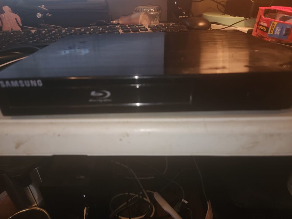 Samsung BD-H5100 Blu-ray Player with Samsung remote and HDMI cable  			