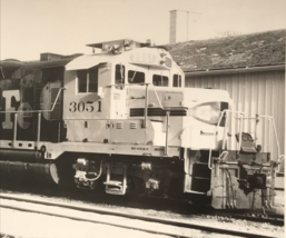 Atchison Topeka &amp; Santa Fe Railway Railroad ATSF #3051 GP20u Electromotive Photo - £7.58 GBP