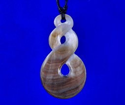 Maori Carving Pikorua Twist Necklace Carved Shell Surfer Charm Beach Jewelry Tri - £14.38 GBP