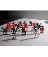 23 Vintage Marx Lot of  Plastic Toy Medieval Knights Figures - $421.53 MXN
