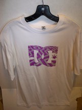 DC SHOES MEN&#39;S GUYS CLASSIC PURPLE FILLED WHITE LOGO T SHIRT TEE NEW $30 - £14.14 GBP