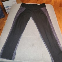 Lululemon Yoga work out pants, size 10 back graphics, L-21&quot; x W-29&quot; Black &amp; Gray - £29.32 GBP
