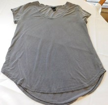 Rue 21 dark grey charcoal M medium womens juniors v neck t shirt EUC pre owned - £12.33 GBP