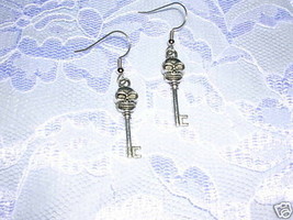 Gothic Skull Skeleton Key Dangling Charm Pierced Earrings Punk Rock Jewelry - £4.01 GBP