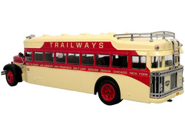 1935 Mack BK Trailways Bus Diecast 1/64 Iconic Replicas - $1,113.86 MXN