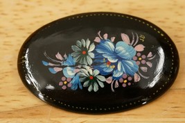 Vintage Costume Jewelry Hand Painted Wood Daisy Blue Flower Oval Brooch Pin - £16.44 GBP