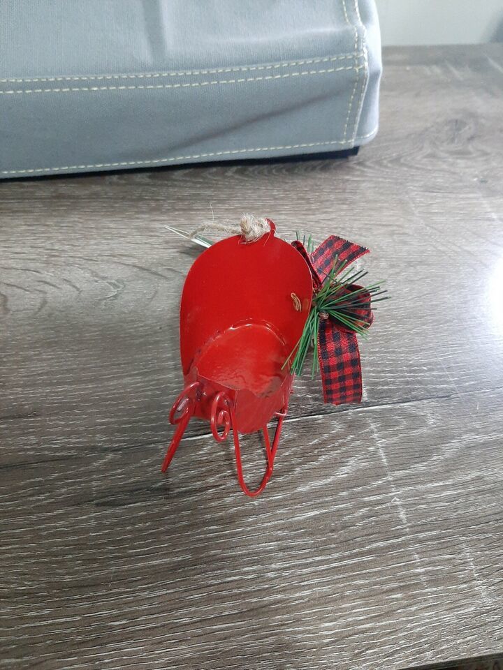 Christmas Ornaments Metal Sleighs w Pine Cone. - $8.38