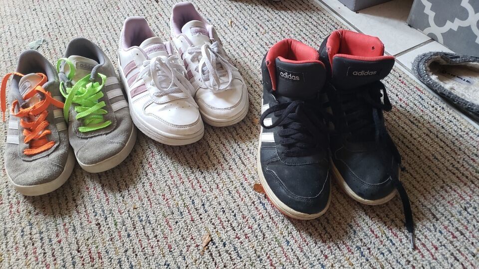 NICE LOT o 3 Girl Boy Shoes Adidas Hi Top Sneaker Black Pink Gray sz 4, 5, 5-1/2 - £24.29 GBP
