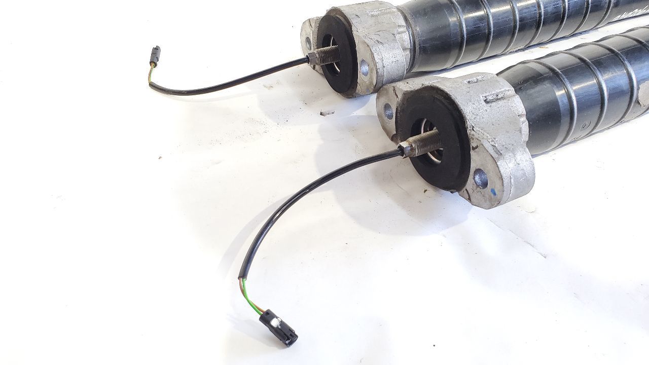 2018 Maserati Levante OEM Pair Rear Active Shocks Assembly  Item image 9