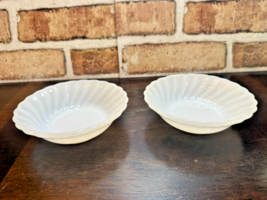 Vtg Anchor Hocking Fire-King Milk Glass Swirl Berry Dessert Bowls 5&quot; (Se... - $289.44 MXN