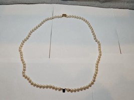 Vintage Imitation Pearl/Pearl-Like Necklace, Gold Tone Clasp. 30.5&#39;&#39; Length - £14.88 GBP