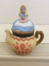 Disney Dinah Cat, Alice in Wonderland Teapot Porcelain Figure. Very Pret... - $89.99