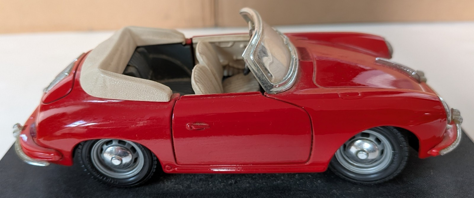 Burago 1:24 Diecast Porsche 356B Cabriolet 1961 Red - NOS - FREE SHIPPING Item image 4
