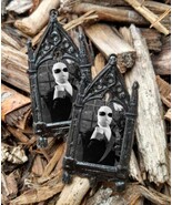 The Invisible Man - Classic Black and White Horror Film Earrings - Claud... - €7,59 EUR