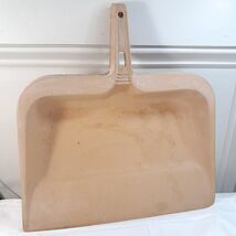 Vintage Rubbermaid DUSTPAN Dust Pan Heavy Rubber 2001-20 almond tan cream - $44.00