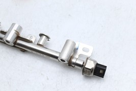 16-19 INFINITI Q50 3.0L RH RIGHT PASSENGER SIDE FUEL INJECTOR RAIL E6111 image 5