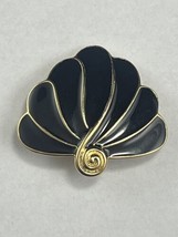 Vintage Trifari Seashell Shell Signed Pin Brooch Black Gold Tone Vintage - £15.55 GBP