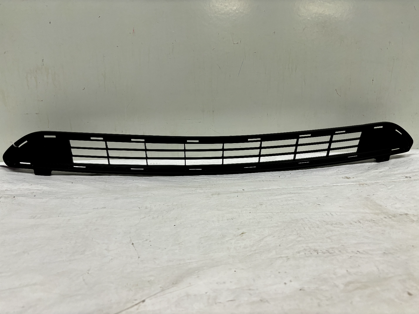 new 53112-0r060  2016 2017 2018 toyota rav4 lower bumper front oem grille - $85.00