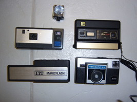 Vtg Bag Kodak Cameras 3 Cameras And Itt Magniflash Attachment - £27.17 GBP