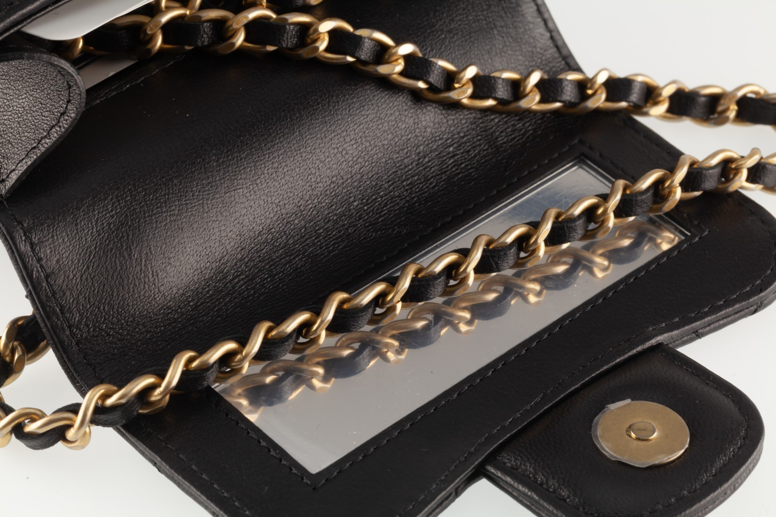Authenticity Guarantee
Chanel Quilted Lambskin Top Handle Flap Coin Purse wi... Item image 6