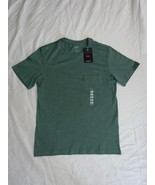 Levi&#39;s Standard Fit Pocket Tee SMALL green - $256.73 MXN