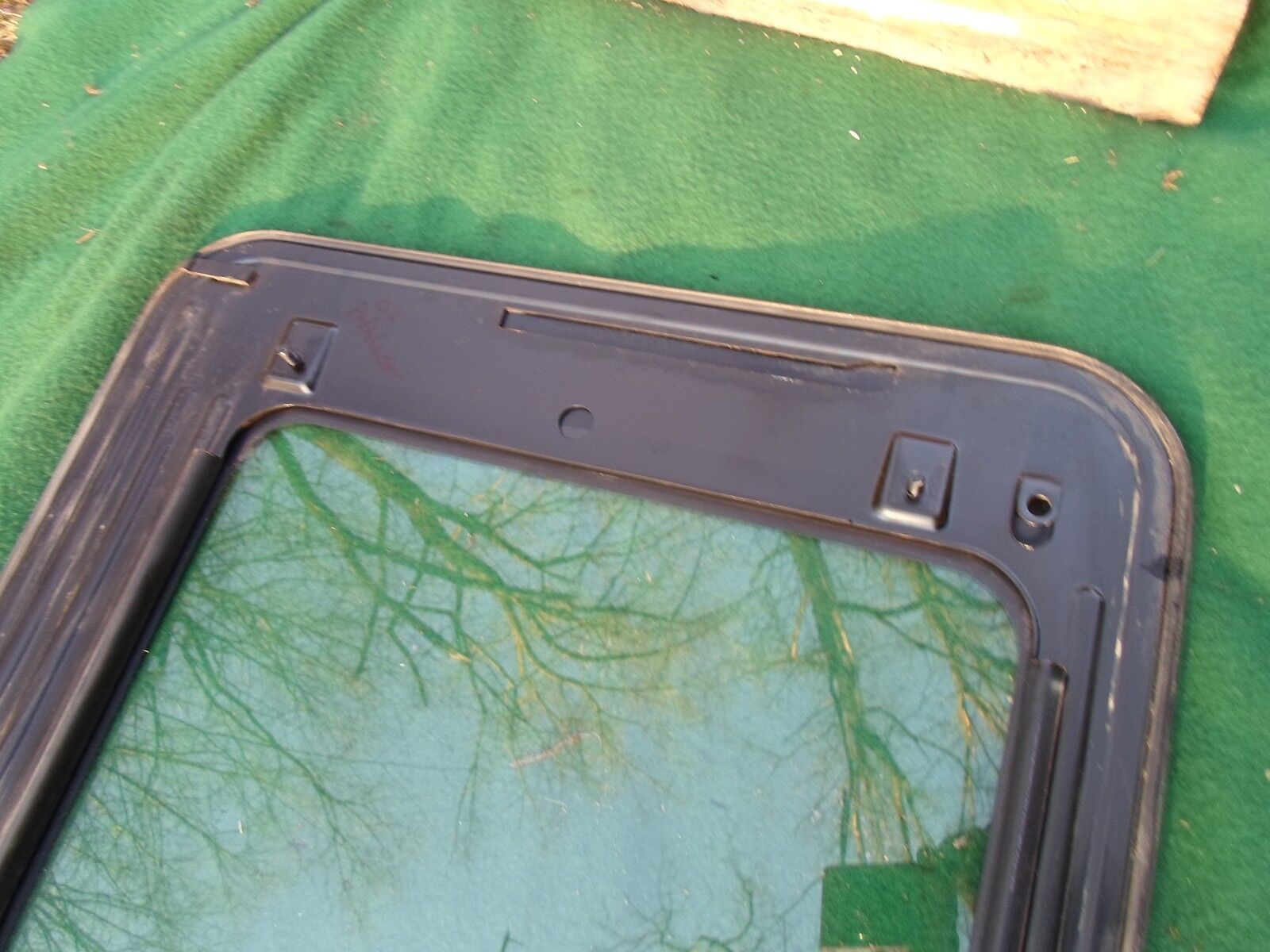 2004 NISSAN PATHFINDER YEAR SPECIFIC OEM SUNROOF GLASS PANEL FREE