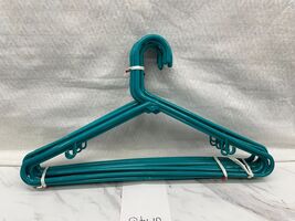 Clothes Hangers Plastic Assorted Green. 10 Count - $73.38 MXN