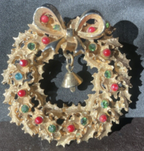 Beautiful Brooch Pin Gold Tone Wreath Dangling Bell Rhinestones 2&quot; Red H... - $14.00