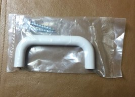 3&#39; White Plastic Cabin National Brand Alternative Cabinet Pulls 900245 - $84.13 MXN