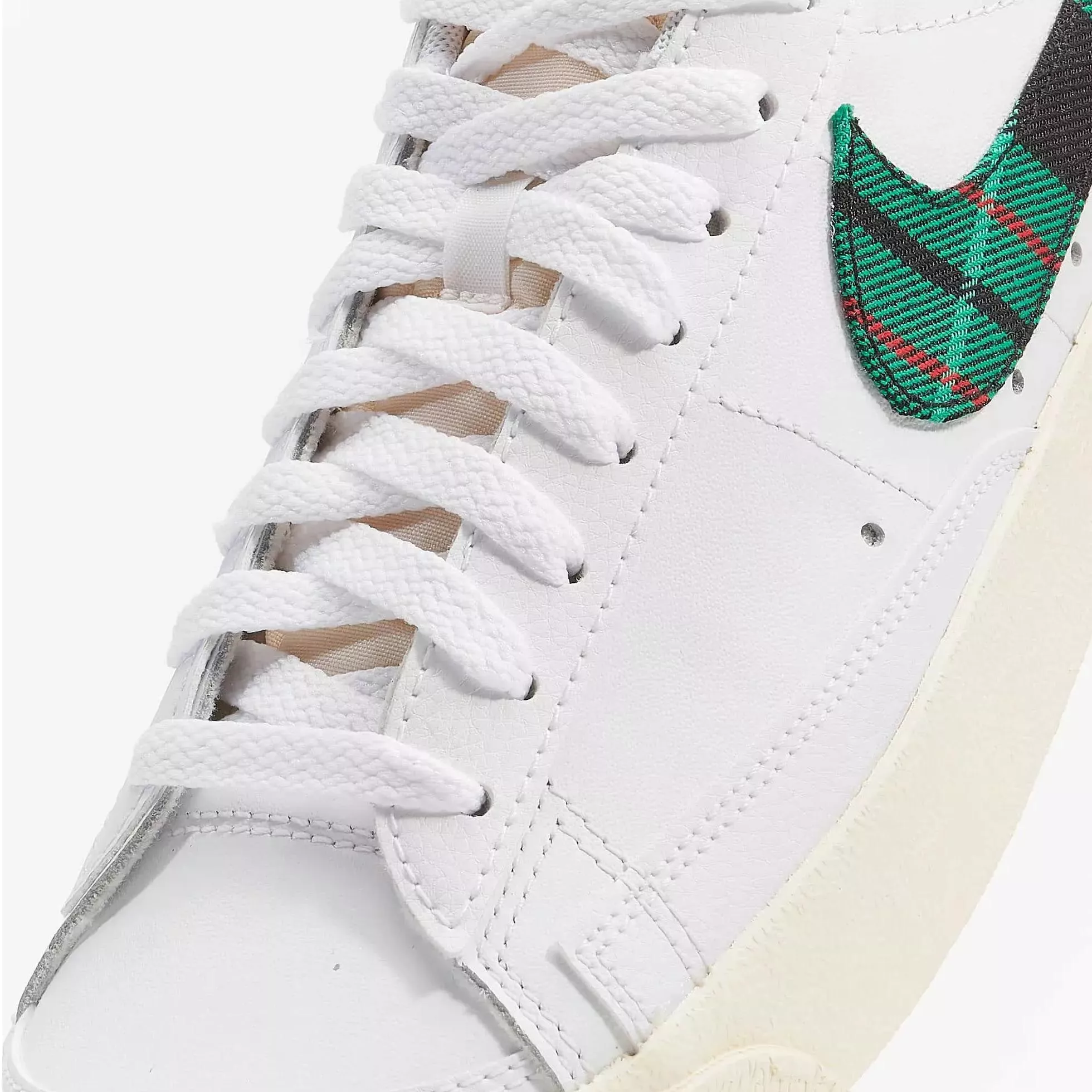 Nike Men&#39;s White Print Sneakers - $165.56 CAD