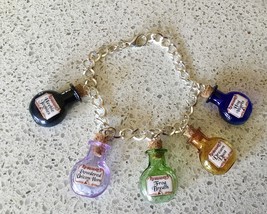 Harry Potter Themed Magical Ingredients Potion Bottles Charm Bracelet - £5.14 GBP