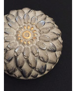 Concrete Paperweight - Chrysanthemum - Graphite/Gold Highlights - €15,38 EUR
