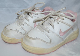 Nike Girls Athletic Shoes White Pink Size 7.5 C 7UK 24EUR Non-Marking So... - £10.46 GBP
