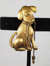 Vintage 1986 JJ Jonette Gold Tone Dog With Leash Brooch - $535.61 MXN
