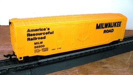 Bachmann HO Scale Milwaukee Road Plug Door Box Car - NICE! - $5.00
