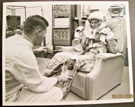 JOHN GLENN:ASTRONAUT (ORIG,1962 VINTAGE SPACE RACE NASA,PRESSPHOTO COLLE... - $296.99