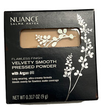 Nuance Salma Hayek Velvety Smooth Pressed Powder Light\Medium #520 - £15.45 GBP