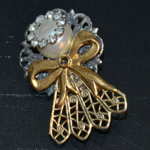 Vintage jewelry gold tone filigree rhinestone faux pearl angel halo brooch pin - £7.95 GBP