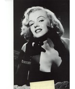 Marilyn Monroe Souvenirs Personnel Costume Strass Bracelet - $515,463.57 CAD