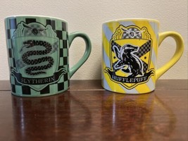 Harry Potter Coffee Mugs Set Of Two Slytherin And Hufflepuff NEW 14 Ounce - £17.22 GBP