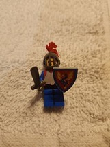 LEGO Minifigure Knight Blue  Castle 6085 Dragon Shield With Red Plume  - $14.85