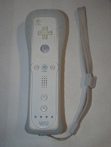 Nintendo Wii - Official OEM Controller (Complete with Silicon Case, Wrist Strap) - £23.50 GBP