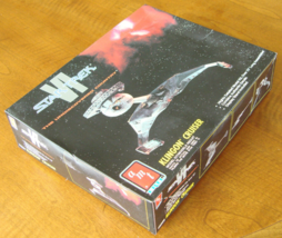 Star Trek Klingon Cruiser - The Undiscovered Country AMT Model Kit #8229 - 1991 - £32.52 GBP